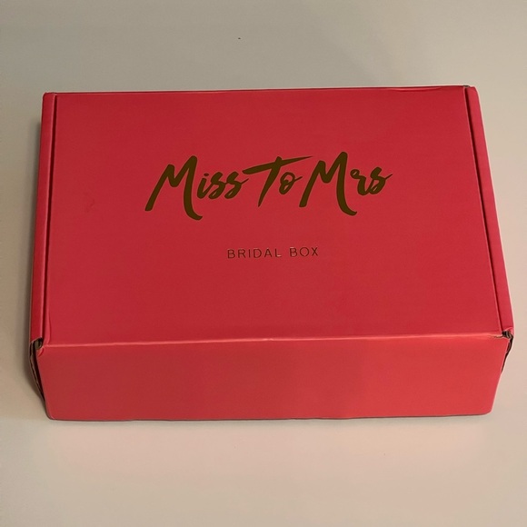 Miss to Mrs Honeymoon Set - Picture 9 of 9